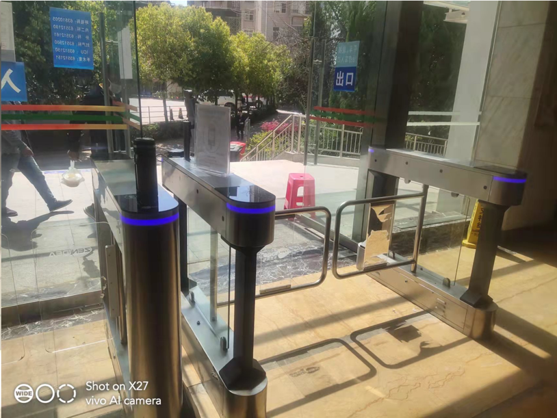昆明市第三人民医院（健康码测温摆闸(图3)